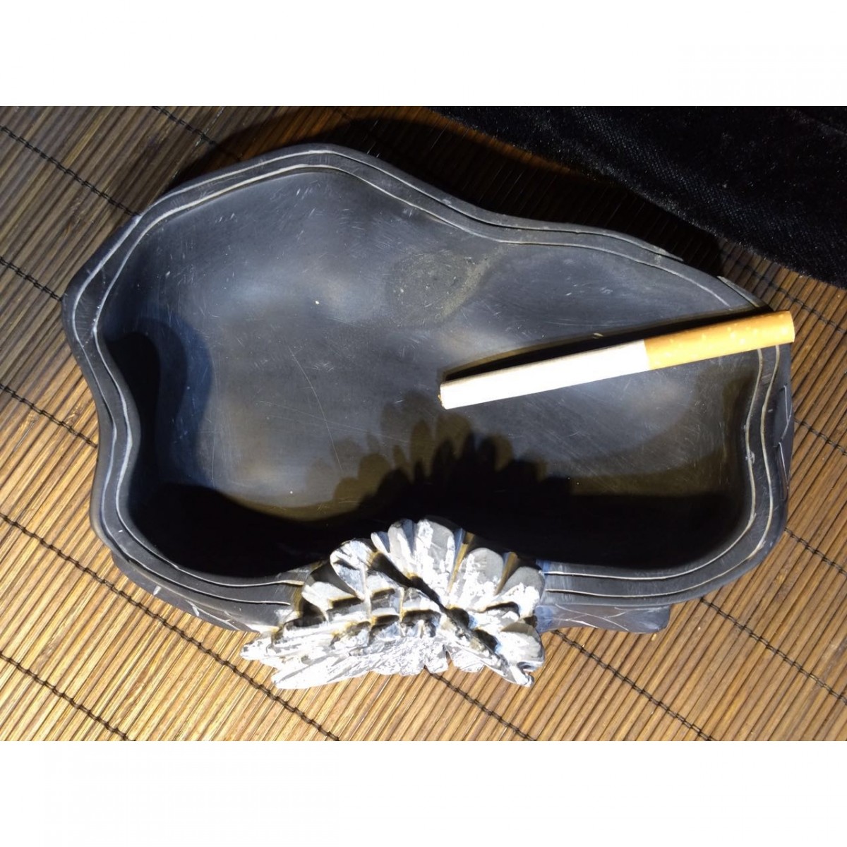 菊花化石烟灰缸