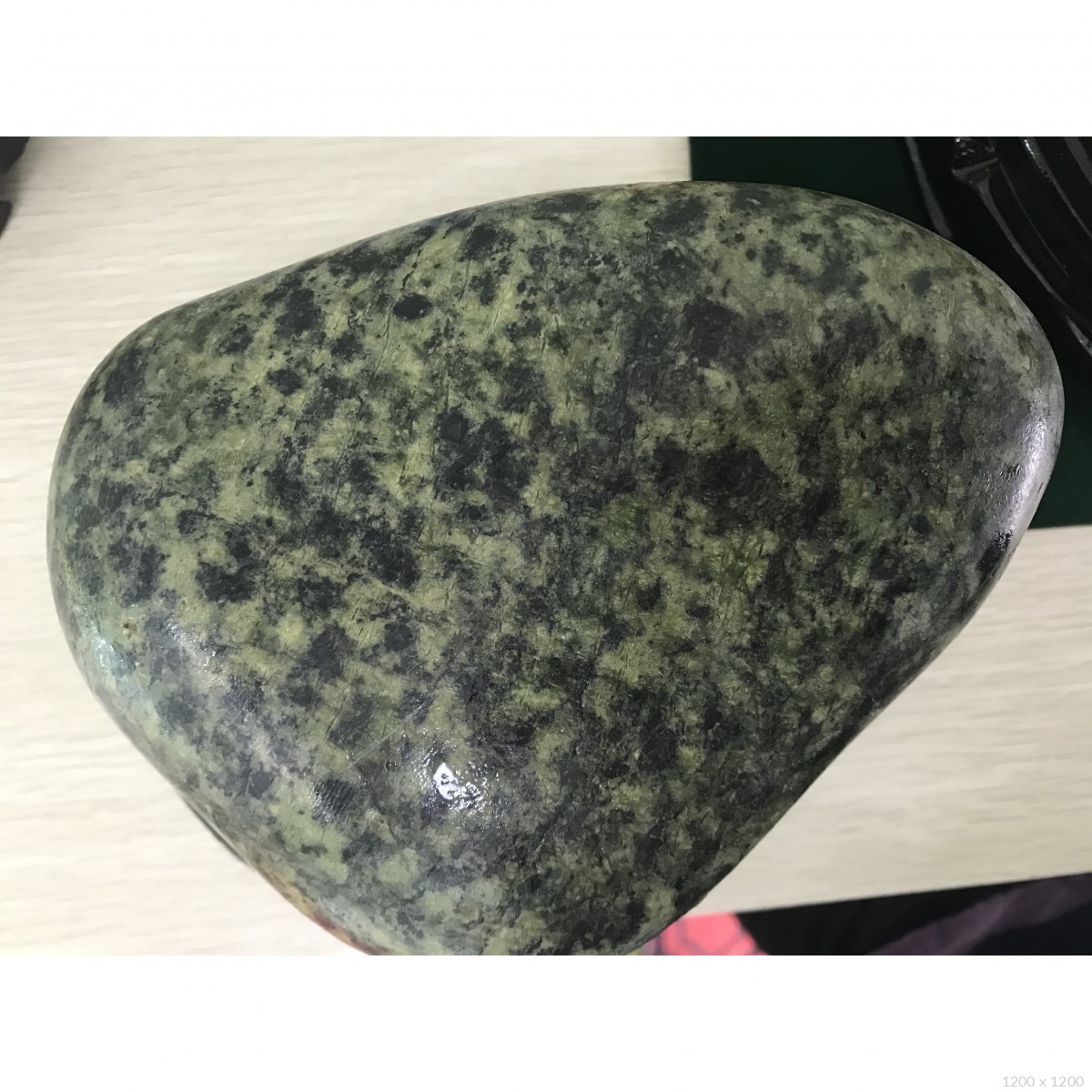 6厘米重量:未知底座:不含藏品名称:西瓜皮藏玉石种:西藏玉,蛇纹质产地