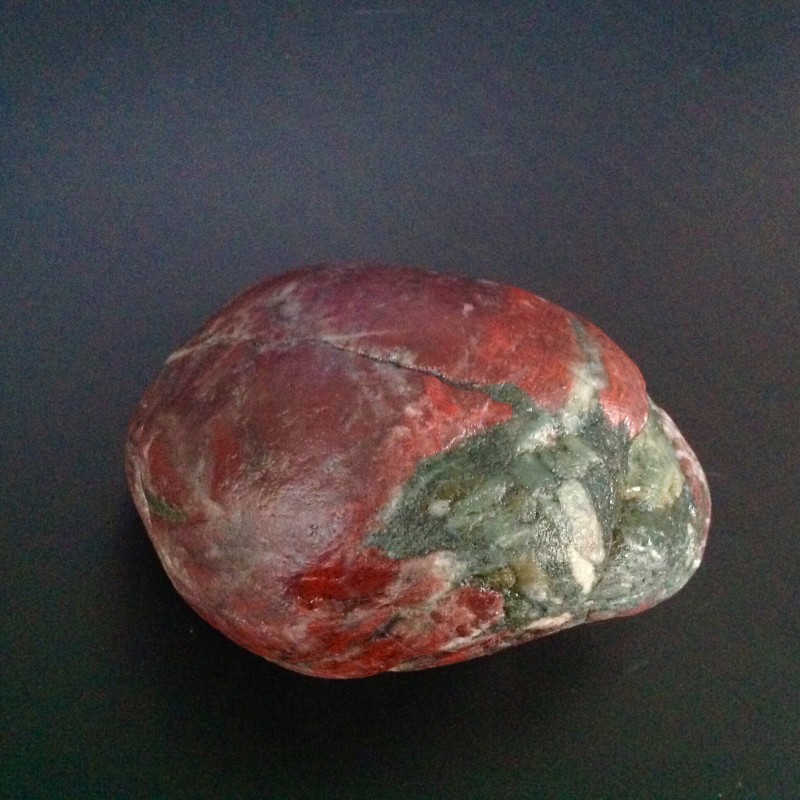 鸡血红彩石
