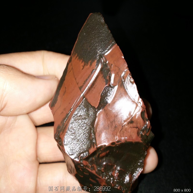 运费:买家自付藏品意蕴:翘色地表鱼鳞纹开片石,可以巧雕,也可以原石
