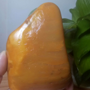 黄蜡石磨砂冻把玩石