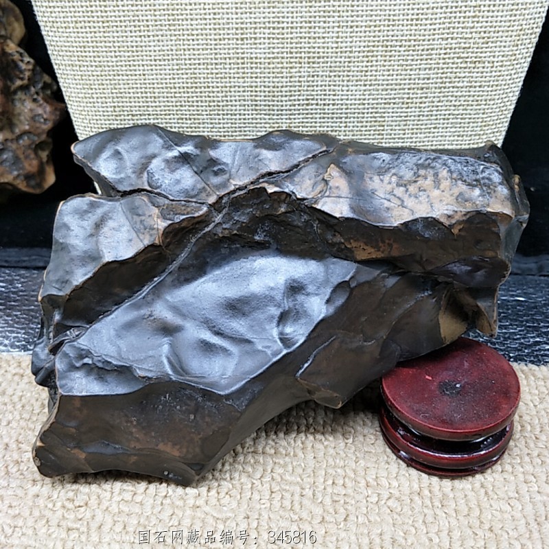 戈壁老皮石象形石