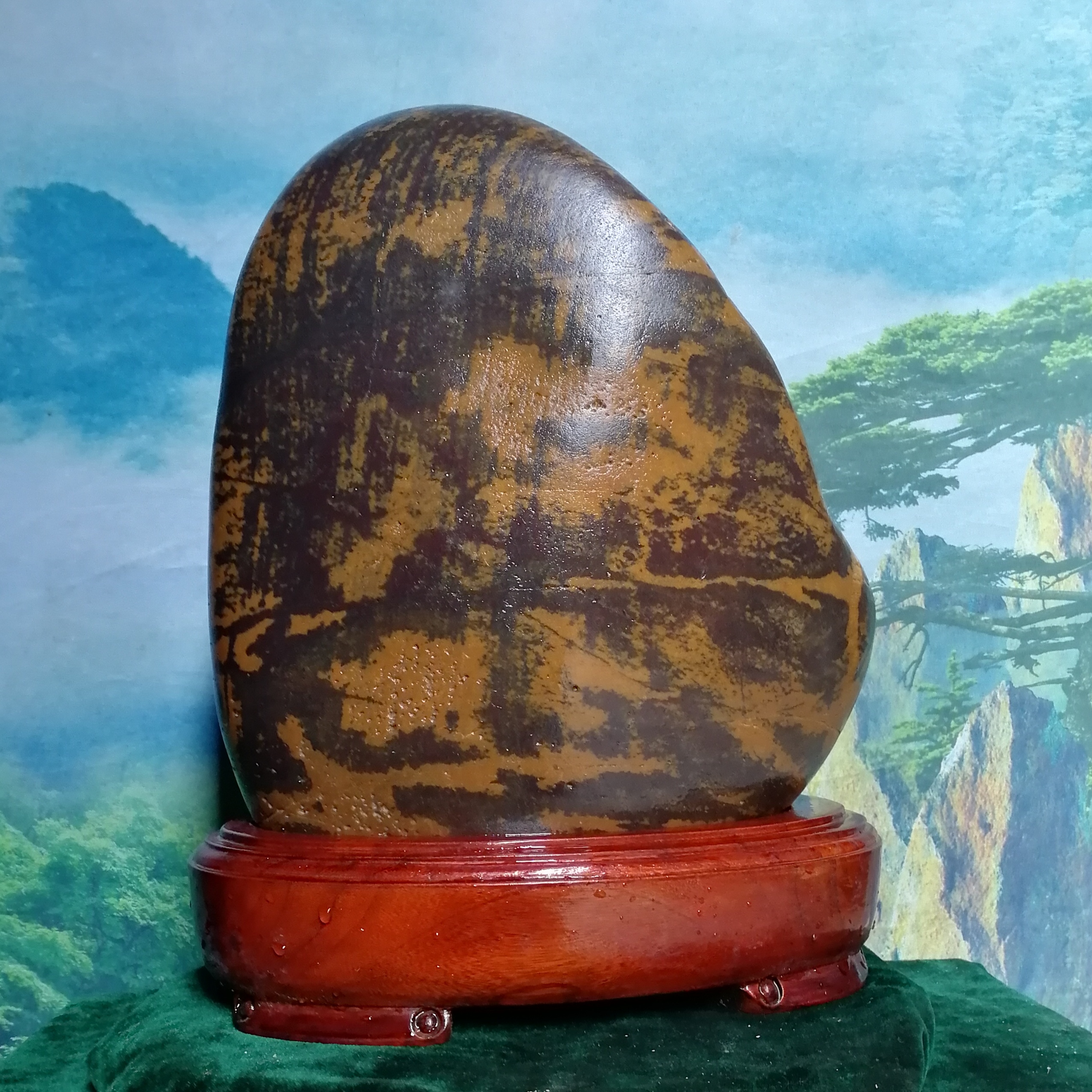 绿水青山全景石