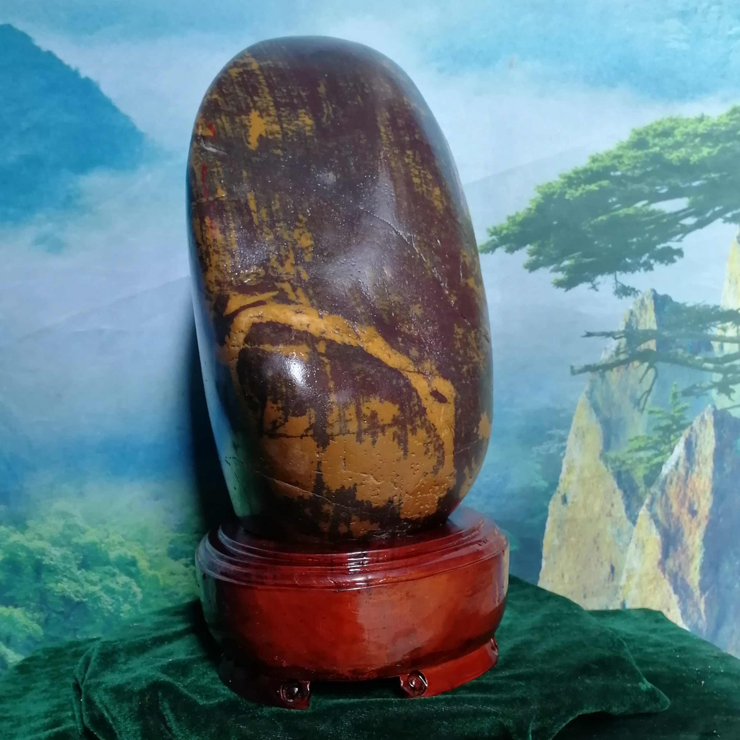 绿水青山全景石