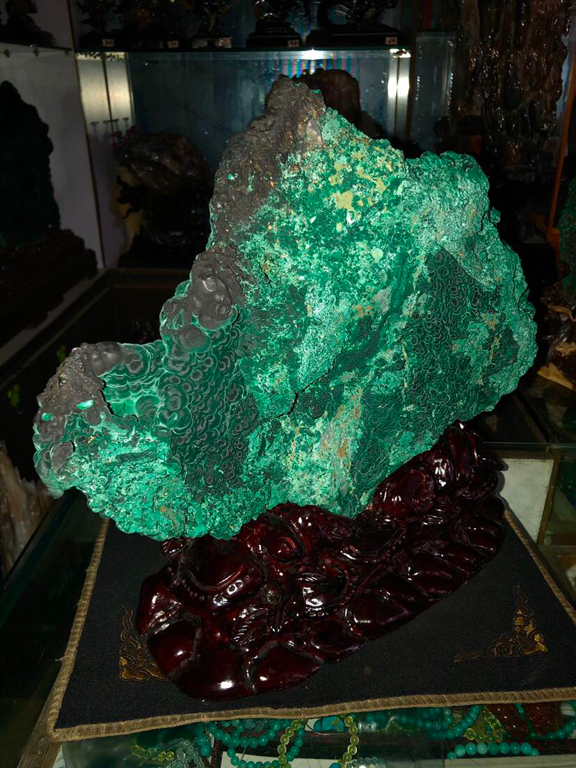 嵩山峻岭收藏级精品天然带绒孔雀石原石摆件