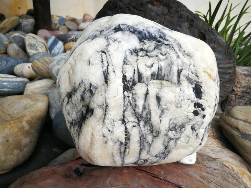 怒江水冲汉白玉摆件(山水大品)